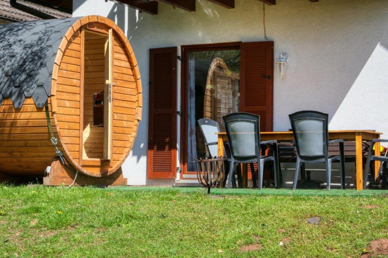 Seepark Kirchheim Ferienhaus Bei Vera Mit Sauna Exterior photo